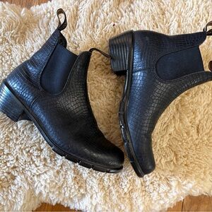 BLUNDSTONE 🐊 Crocodile-Embossed Ankle Boots